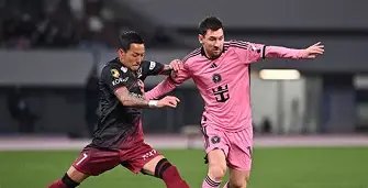 分娩瞬间公,丈夫深情吻,剪脐带,盛世娱乐官网,盛世娱乐官网在线娱乐平台