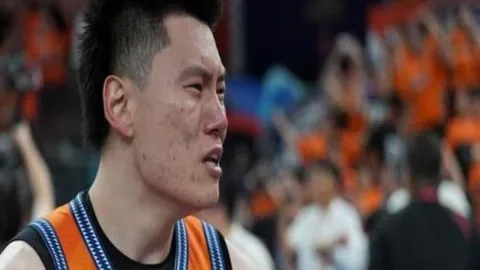中国男篮惨遭绝杀，关键败因21分钟哑火，18分差距暴露全队痛点